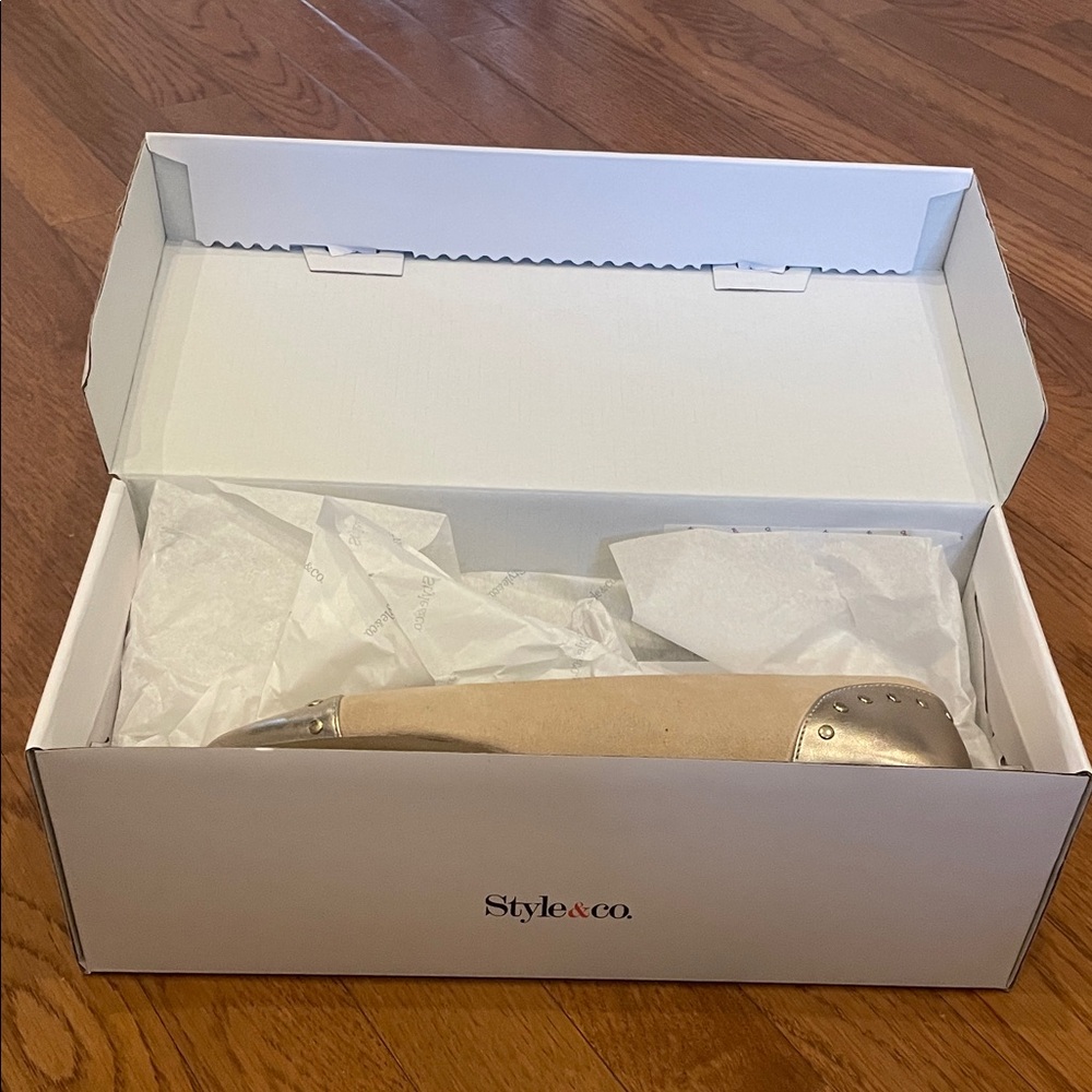 Style & Co Tan and Gold Flats